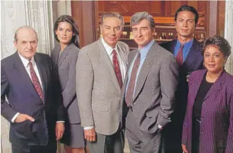  ?? | CHRIS HASTON/ NBC/ SUN- TIMES LIBRARY ?? Steven Hill ( from left) and the cast of NBC’s “Law & Order” in 1998: Angie Harmon, Jerry Orbach, Sam Waterston, Benjamin Bratt and S. Epatha Merkerson.