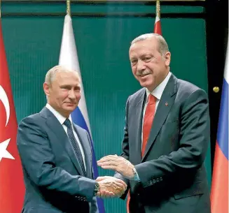  ??  ?? Идеја без изгледа: Наум француског
председник­а Макрона да би Унији могли да се придруже Русија и Турска
нема много реалних основа