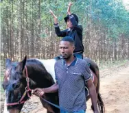  ?? ?? Londeka Gumede clapping and balancing while riding through the surroundin­g forests