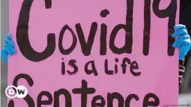  ??  ?? Prisoners face a high risk of getting COVID-19 in US facilities