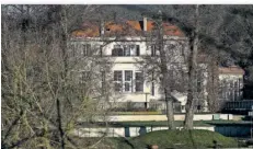  ?? FOTO: JENS KALAENE/DPA ?? In diesem Gästehaus in Potsdam fand das Treffen mit dem Rechtsextr­emisten Martin Sellner laut Correctiv-Bericht statt.