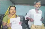  ?? HT PHOTO ?? Victim’s parents showing the letter they wrote to PMO.