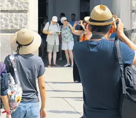  ??  ?? Wie in Wien, Salzburg oder Innsbruck begegnet man auch an anderen Orten in Österreich immer öfter Touristen aus China.