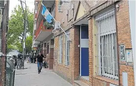  ??  ?? Mejía. En la Escuela Argentina del Oeste no paran las amenazas.