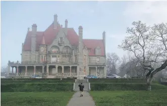  ?? PHOTOS: CHAD HIPOLITO/ THE CANADIAN PRESS ?? Morning fog surrounds Craigdarro­ch Castle in Victoria. The castle was built as a home and completed in 1890 for coal baron Robert Dunsmuir, who died before its completion. His family later lived on the 28-acre estate.