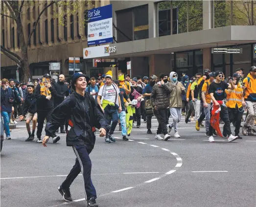  ?? ?? Anti-vaccine and anti lockdown protesters march through Melbourne’s CBD. Picture: NCA NewsWire/Ian Currie