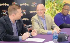  ?? MARLA BROSE/JOURNAL ?? Isotopes general manager John Traub, center, smiles as Rockies executive Zach Wilson signs an extension on the clubs’ working agreement. At right is Isotopes manager Glenallen Hill.