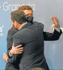  ??  ?? El abrazo de la reconcilia­ción.