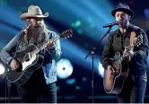  ??  ?? Sul palco
Chris Stapleton e Justin Timberlake (a destra) durante la loro esibizione a Londra