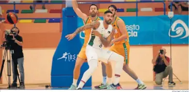  ?? ERASMO FENOY ?? Un momento del Unicaja-betis disputado ayer en La Línea.