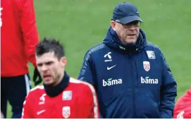  ?? FOTO: NTB SCANPIX ?? Lars Lagerbäck og Rune Almenning Jarstein på en trening i London denne uken.