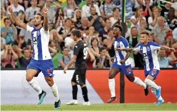  ??  ?? Sérgio Oliveira marcou, de livre direto, o golo na Rússia que dá vantagem ao FC Porto