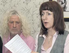  ??  ?? CLAIMS: Clare Daly and Mick Wallace with a dossier they say contains fresh allegation­s of garda malpractic­e