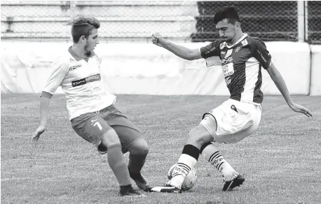  ?? FACUNDO MORALES-LA NUEVA. ?? Giuliano Guiñazú (H) y Agustín Franco (L) volverán a cruzarse esta tarde, en el Bruno Lentini.