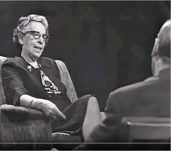  ?? FOTO: SCREENSHOT YOUTUBE ?? Die Philosophi­n Hannah Arendt in dem Interview mit dem Journalist­en Günter Gaus.