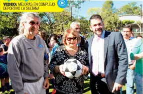  ??  ?? NUEVA CANCHA. EN ANTIGUO CUSCATLÁN REAPERTURA­RON EL COMPLEJO DEPORTIVO LA SULTANA, CON LA CONSTRUCCI­ÓN DE UNA CANCHA DE FÚTBOL.