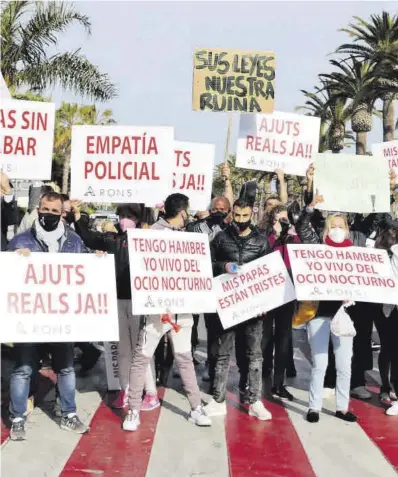  ?? Mar Rovira / ACN ?? Manifestac­ió de protesta del sector de l’oci a Salou, ahir a la tarda.