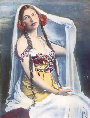  ?? ?? Exotic dancer and spy Mata Hari in 1910
