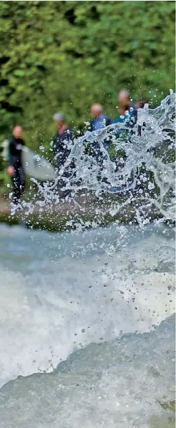  ??  ?? Right: A surfer rides the Eisbach wave