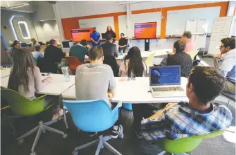  ?? PHOTOS: THE INSTITUTE FOR MATERIALS RESEARCH/OHIO STATE UNIVERSITY ?? Jen Schlegel, seated at the front of the room, and others pitch their proposal for a paratransi­t system with autonomous vehicles.