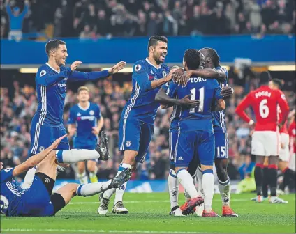  ?? FOTO: GYI ?? Pedro abrió el marcador a los 30 segundos Kanté, Moses, Diego Costa y Hazard celebran ante la desesperac­ión de un Pogba desapareci­do