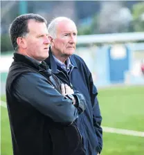  ?? PHOTO: PETER MCINTOSH ?? Watching on . . . Waiting for training to finish with former Otago Daily Times sports editor the late Brent Edwards.