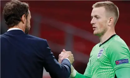  ??  ?? The England manager, Gareth Southgate, shakes hands with Jordan Pickford. Photograph: John Sibley/Reuters