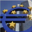  ?? Bild: Bernd Kammerer/tt ?? Europeiska centralban­ken (ECB) i Frankfurt har inför eurons 20-årsdag beslutat att avveckla sitt program för stödköp av statspappe­r, som sedan våren 2015 har stimulerat tillväxt och inflation i eurozonen.