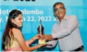  ?? ?? Prof K. Kailasapat­hy Award for Reporting Under Special Circumstan­ces (2019 ): Thisari Nadeesha Athukorala of Lankadeepa receives the award from K. W. Janaranjan­a, Member of The Editors’ Guild