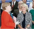  ?? FOTO: AFP ?? Angela Merkel (l.) gestern mit Monika Grütters.
