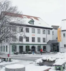  ?? FOTO: JEANETTE LÖSCHBERGE­R ?? Der NTA-Campus – trüb und verschneit. Finanziell sonnigere Aussichten gibt dagegen das Land, ein finanziell­er Sockelbetr­ag wurde festgeschr­ieben, unabhängig vom Landeshaus­halt.