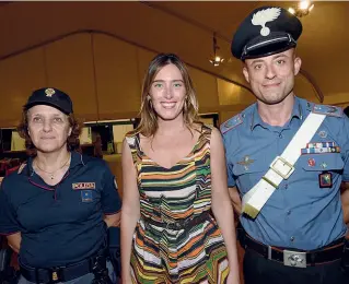  ??  ?? L’appello Anche l’ex ministro Elena Boschi, ospite alla festa del Pd di Botticino, non lontano da Serle, ha chiesto che le ricerche della piccola Iushra (in alto il padre) siano riprese, perché è impossibil­e che la bambina si sia volatilizz­ata nel...