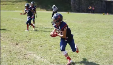  ?? EVAN EASTERLING/FOR DIGITAL FIRST MEDIA ?? Jenkintown senior Adam Giammanco runs up the left sideline during the Drakes’ 45-18 loss to New Hope-Solebury on Saturday in Jenkintown.