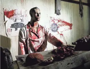  ?? SQUILLANTE/COLUMBUS DISPATCH FRED ?? A scene at Nightmare Combat features a mannequin as a bloody butcher.