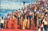  ?? WEI PEIQUAN / XINHUA ?? Delegates to the Fifth World Buddhist Forum walk to a tree-planting activity in Putian, Fujian province, on Sunday. More than 1,000 delegates and guests from 55 countries and regions are participat­ing in the forum.