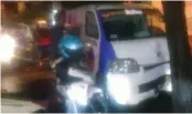  ?? SIGIT HARIYADI/JAWA POS RADAR BANYUWANGI ?? RINGSEK: Kondisi mobil milik Nasdem ketika menghantam pohon di depan Bank Buana di Jalan PB Sudirman Kamis malam.