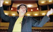  ??  ?? Startenor Rolando Villazon führt heute durch die Oper.