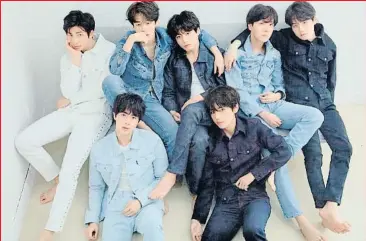  ?? BIG HIT ENTERTAINM­ENT ?? Els set integrants de BTS en una imatge que ensenya l’estètica andrògina de part del k-pop