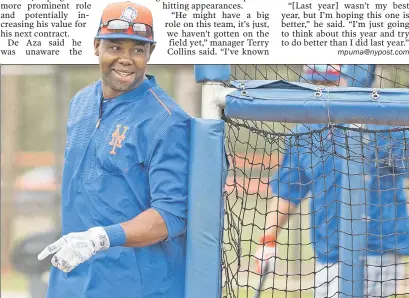 ?? Anthony J. Causi ?? REMEMBER ME? Alejandro De Aza takes batting practice during his first day at Mets camp. The outfielder likely will receive much less playing time now that the club has re-signed Yoenis Cespedes.