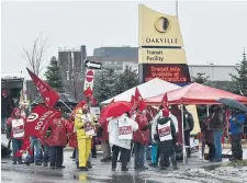  ?? GRAHAM PAINE METROLAND FILE PHOTO ?? In the absence of cost of living clauses, unions throughout Canada are tabling significan­t pay demands, writes UNIFOR’s Lana Payne, and undertakin­g strikes to force employers to raise wages above inflation.