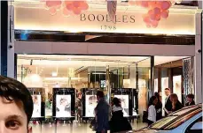  ?? DAVE BENETT ?? Tricked: Boodles the jeweller in London’s exclusive Mayfair. Inset, Jovanovic