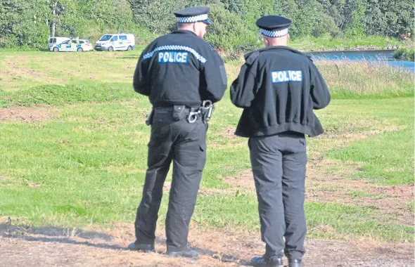  ?? Picture: Paul Smith. ?? Police officers stand guard at the scene of yesterday’s river tragedy near the village of Marykirk.