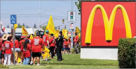  ?? CAMERON CLARK — THE SACRAMENTO BEE ?? Fast-food cooks and cashiers protest outside of a Mcdonald’s in North Highlands on Aug. 16, 2022, to show their support for Assembly Bill 257.