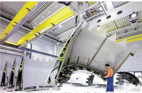  ??  ?? FACC beschäftig­t mehr als 2900 Mitarbeite­r, die Komponente­n für Unternehme­n wie Airbus, Boeing und Rolls-Royce herstellen