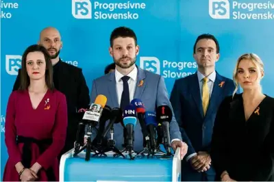  ?? ?? Na snímke predstavit­elia a kandidáti Progresívn­eho Slovenska.
FOTO: TASR/ D. VESELSKÝ