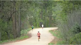  ?? PHOTOS BY DAVID WALLACE/THE REPUBLIC ?? Alyssa Shaw of Coeur D’Alene, Idaho, was the women’s overall winner with a time of 3:28:18. Her closest competitor was more than 21 minutes behind.