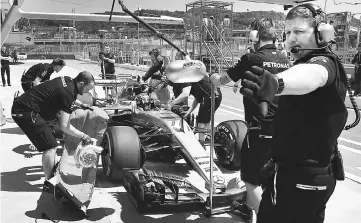  ?? — AFP photo ?? Valtteri Bottas makes a pit stop during the first practice session of the Formula One Russian Grand Prix at the Sochi Autodrom circuit in Sochi.