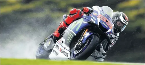  ??  ?? DESAFÍO. Jorge Lorenzo cambiará el azul de Yamaha por el rojo de Ducati en la próxima temporada y Bayliss espera buenos resultados de él.