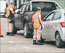  ?? JUAN OBREGON ?? CONTROLES. Se endurecier­on con el correr de la cuarentena.