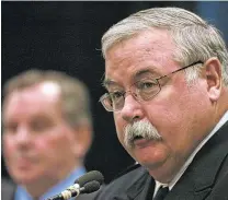  ?? | SUN-TIMES LIBRARY ?? As police superinten­dent in 2007, Phil Cline (shown with Mayor Richard M. Daley) wrote “not sustained” on a document alleging a detective “committed acts of consumer fraud.”